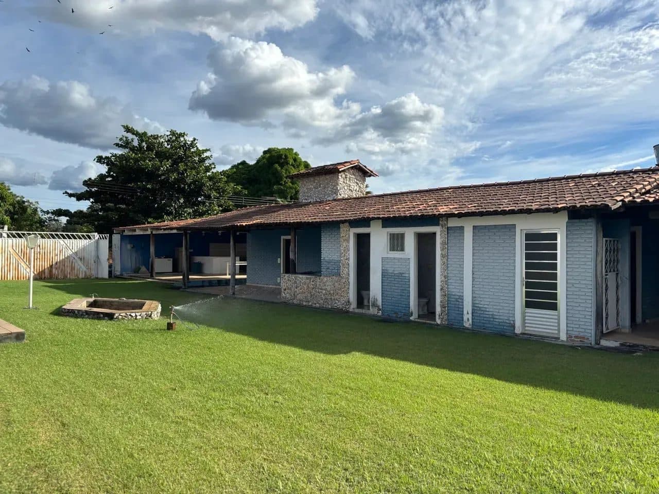 Casa em Aruanã-GO / 04 Suítes - Lote: 1.122m2 - Miniatura 2