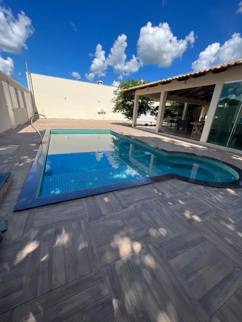 Casa em Aruanã-GO / 04 Suítes - Lote: 720m2 - Miniatura 2