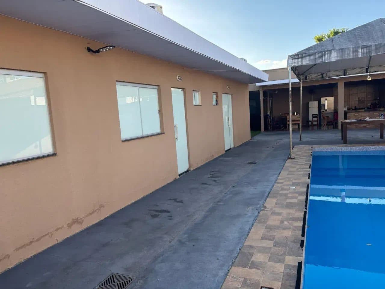 Casa em Aruanã-GO / 05 Qts (04 Suítes) - Miniatura 2
