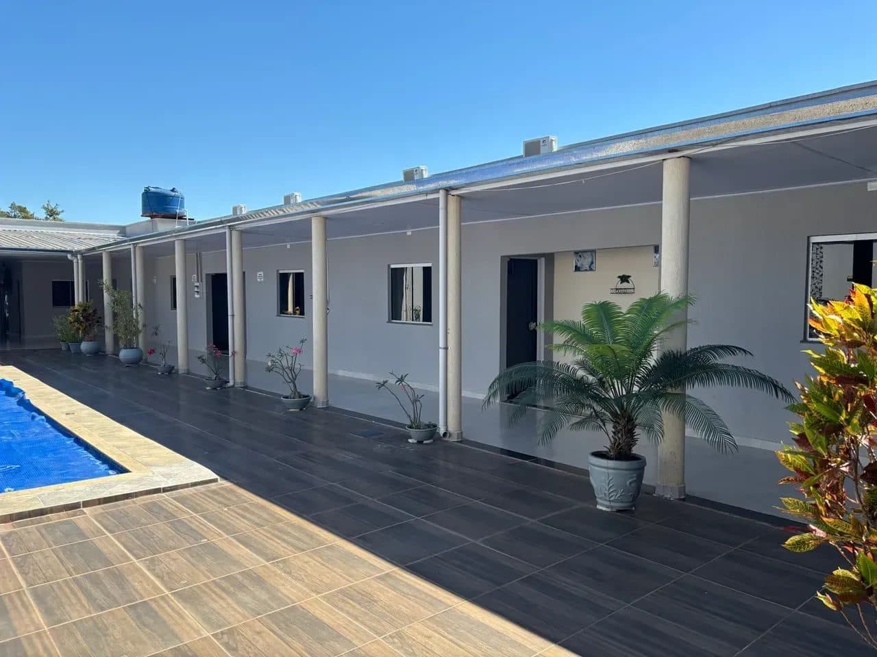 Casa em Aruanã-GO / 08 Suítes - Lote: 720m2 - Miniatura 2
