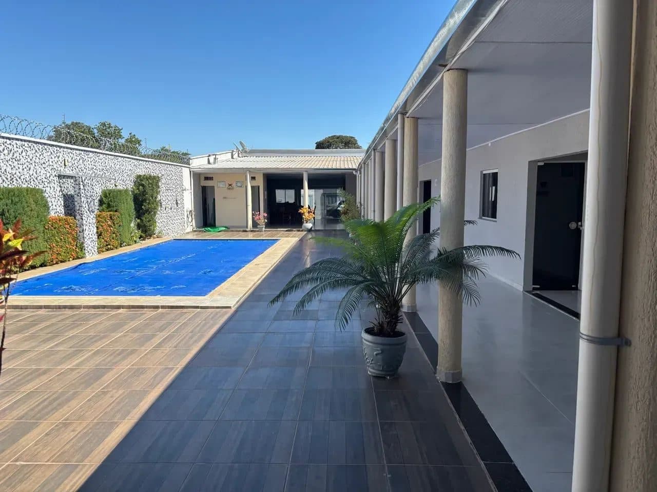 Casa em Aruanã-GO / 08 Suítes - Lote: 720m2 - Miniatura 3