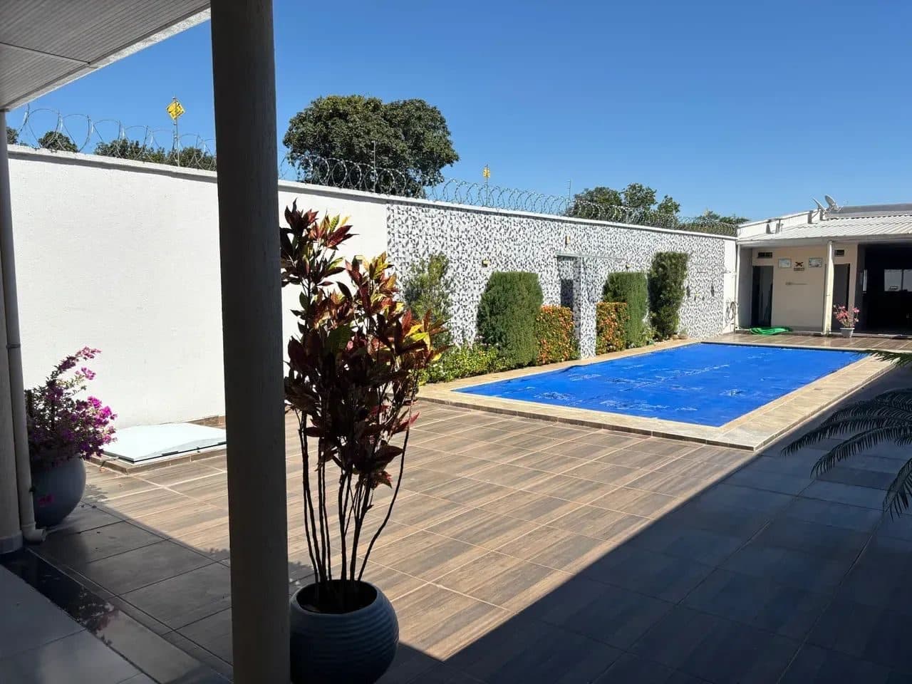 Casa em Aruanã-GO / 08 Suítes - Lote: 720m2 - Miniatura 4