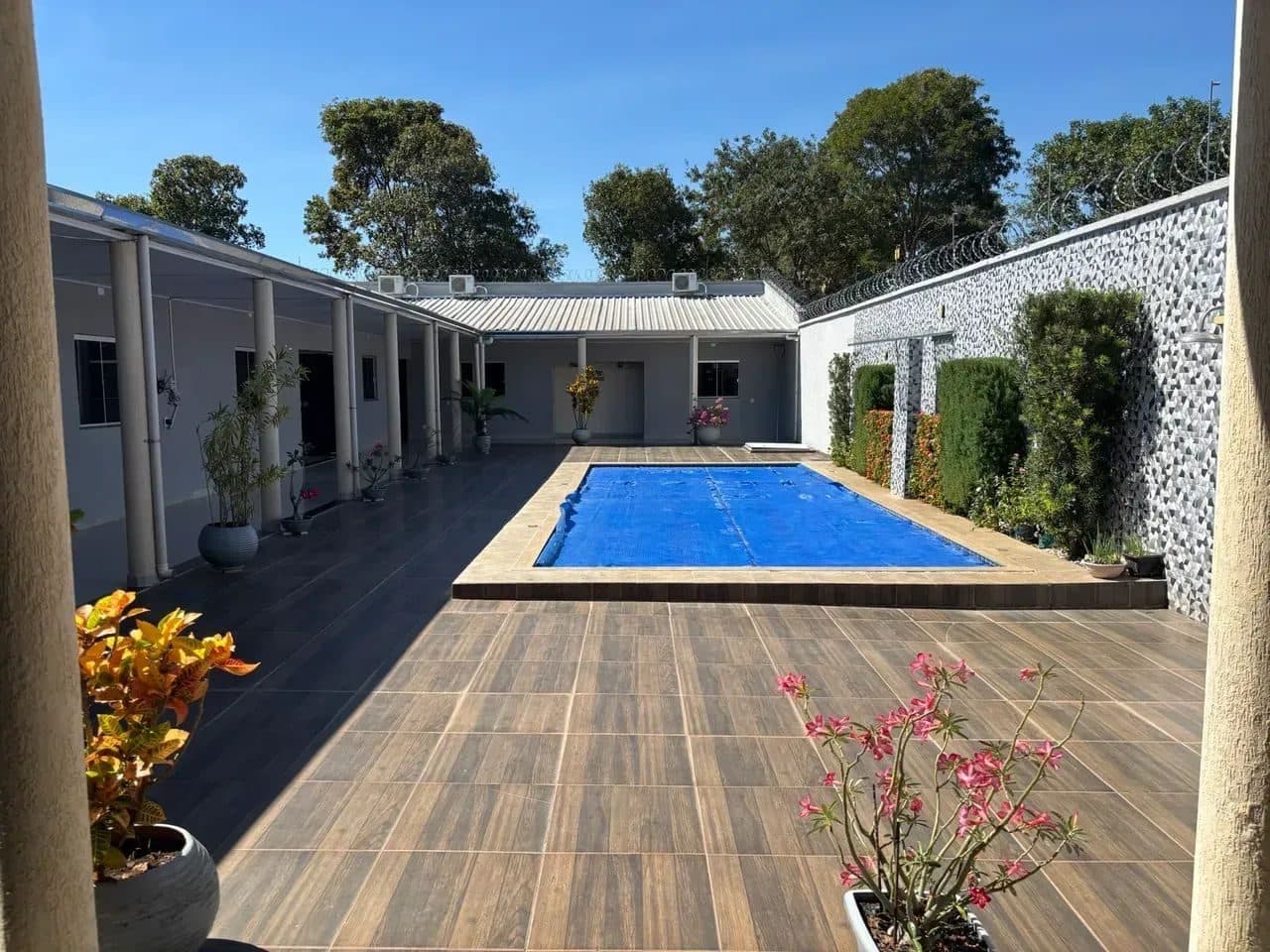 Casa em Aruanã-GO / 08 Suítes - Lote: 720m2 - Miniatura 6