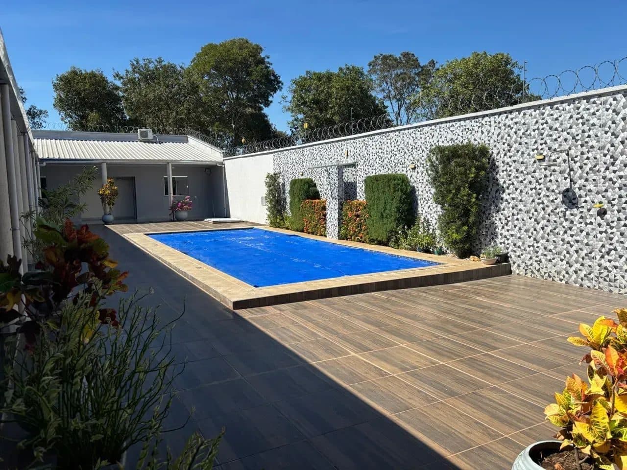 Casa em Aruanã-GO / 08 Suítes - Lote: 720m2 - Miniatura 7