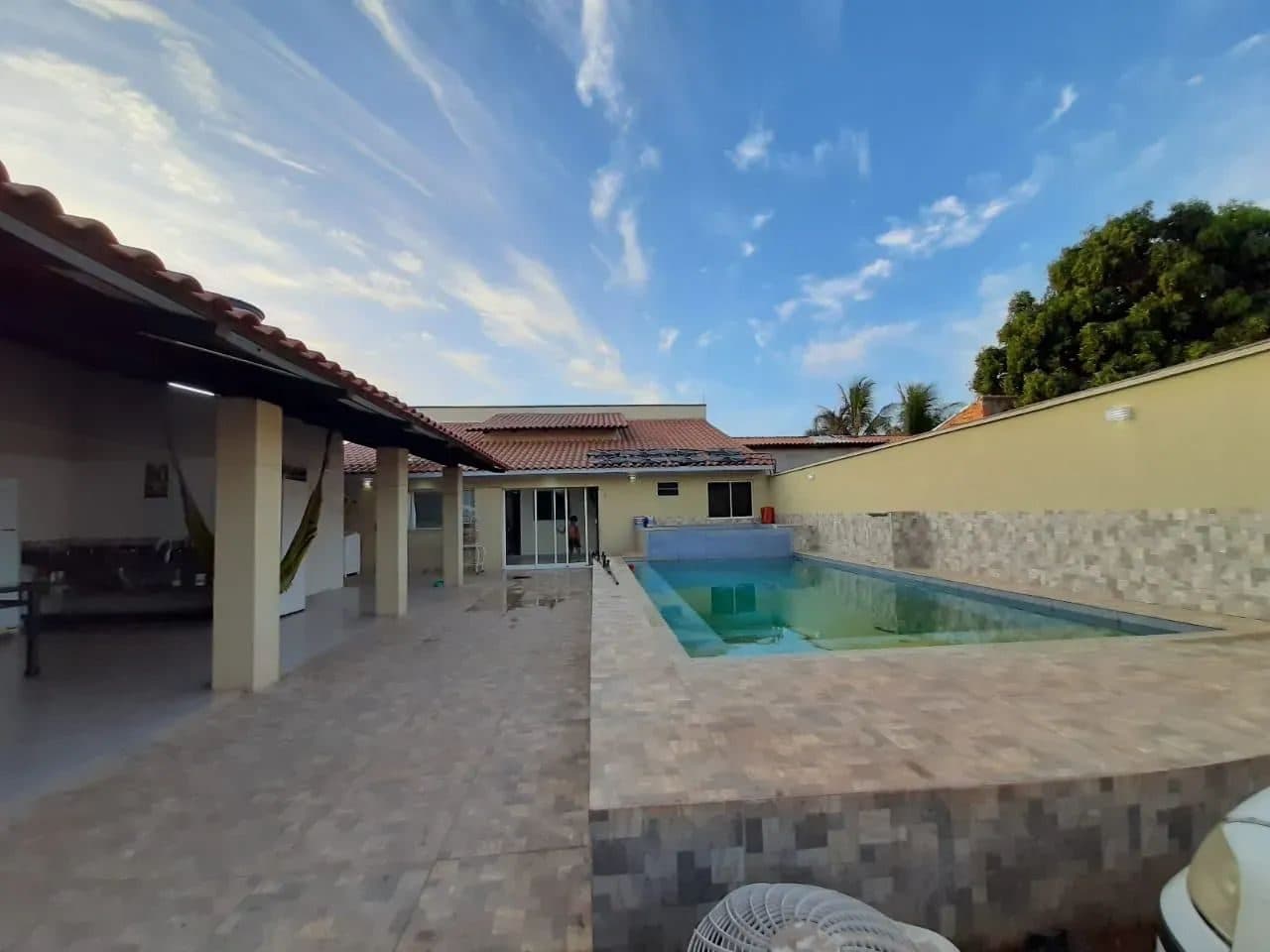 Casa em Aruanã-GO / 04 Qts (02 Suítes) - c/ Piscina - Foto 1
